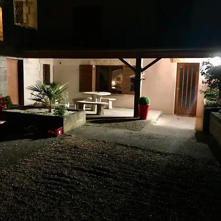 Spacieux 110m2 Avec Terrasse Privative Beauregard-Vendon